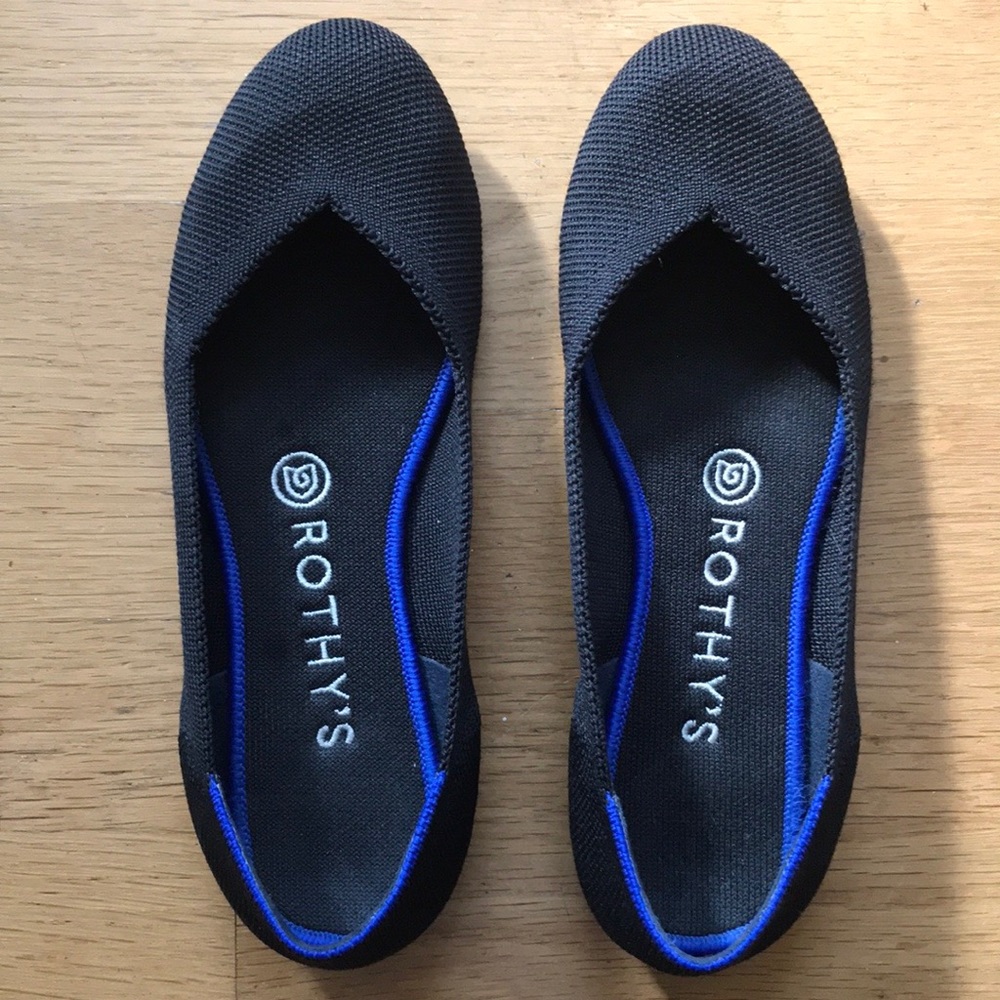 Black Roth's Rounded-Toe Flats